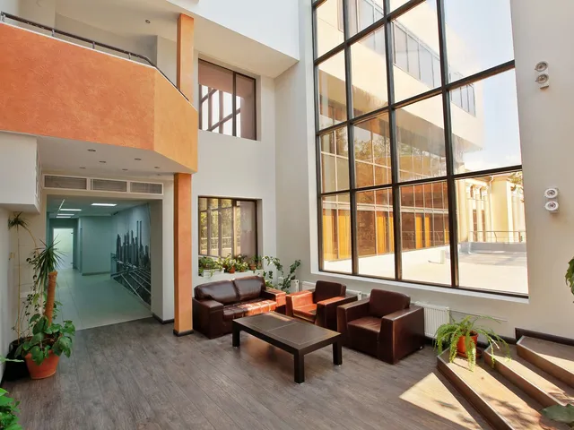Common Area Cleaning — commercial cleaning service
